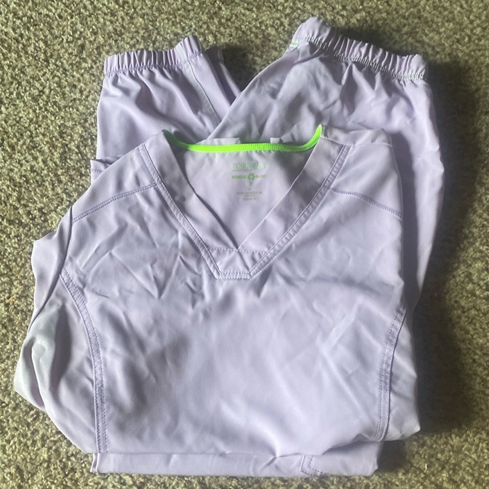 Scrub set size medium